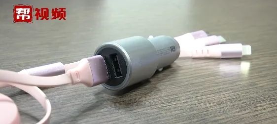 DƬ